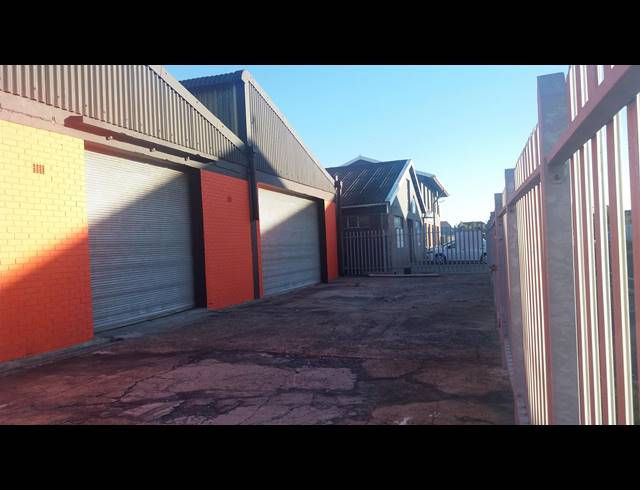 350M² FACTORY TO LET IN PAARDEN EILAND
